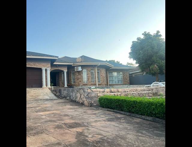 4 BEDROOM HOUSE FOR SALE IN THOHOYANDOU RURAL